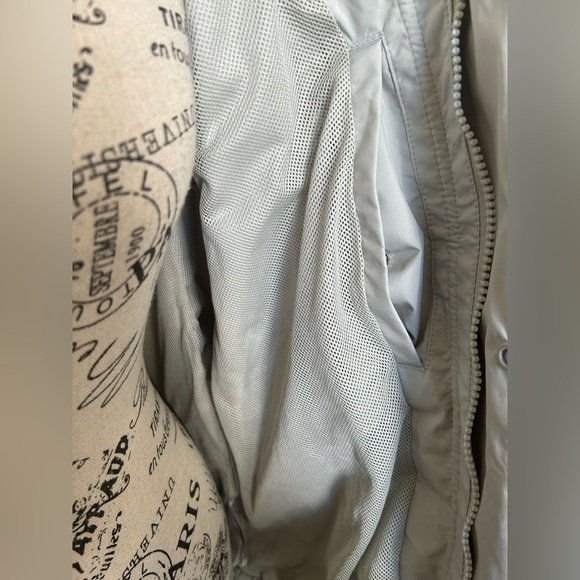 H&M Water Repellent and Windproof Jacket - size Small - Picture 8 of 10